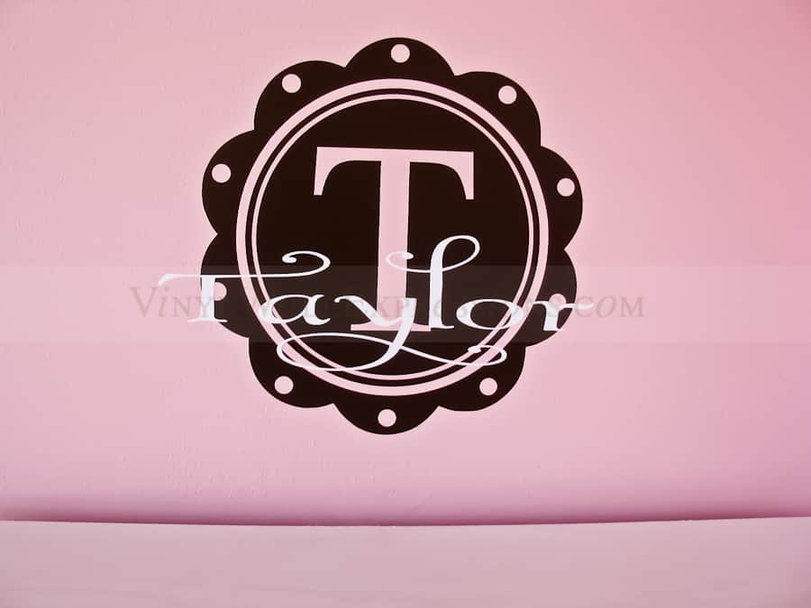 Scalloped Circular Monogram