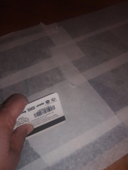 Rubbing the vinyl with a credit card